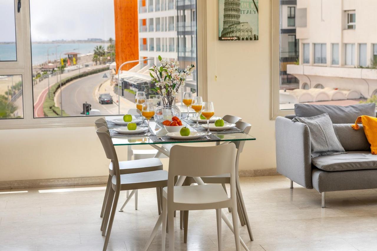 Mackenzie Beachfront Eftyhia Suite Larnaca Bagian luar foto