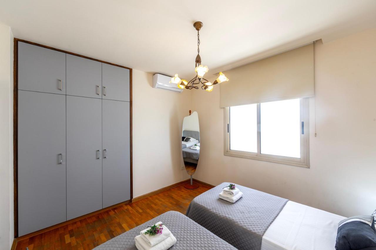 Mackenzie Beachfront Eftyhia Suite Larnaca Bagian luar foto