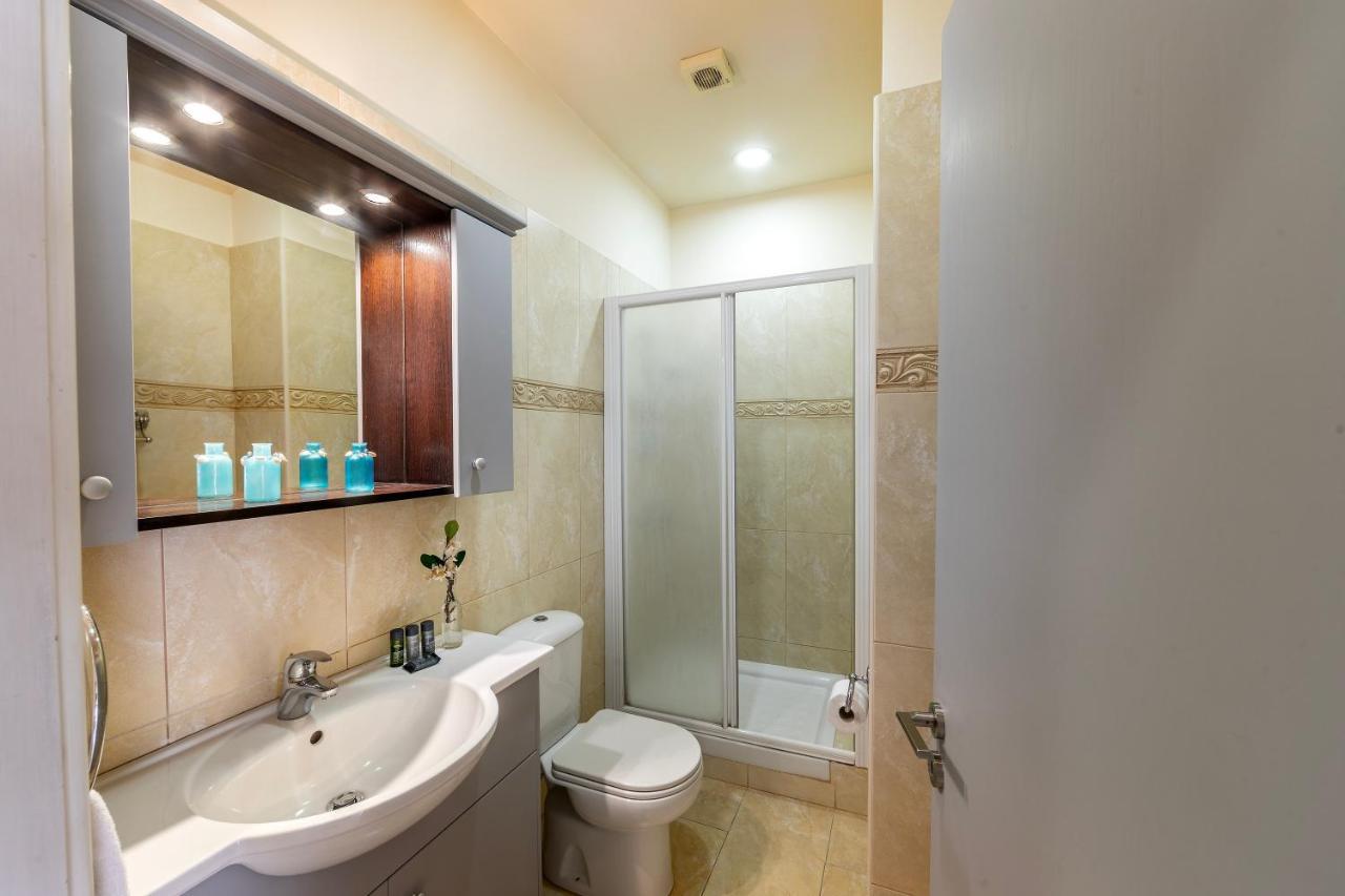 Mackenzie Beachfront Eftyhia Suite Larnaca Bagian luar foto