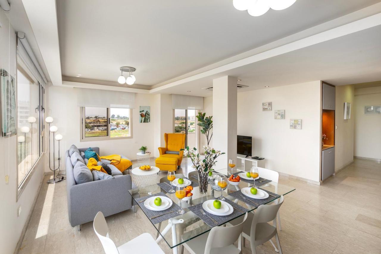 Mackenzie Beachfront Eftyhia Suite Larnaca Bagian luar foto