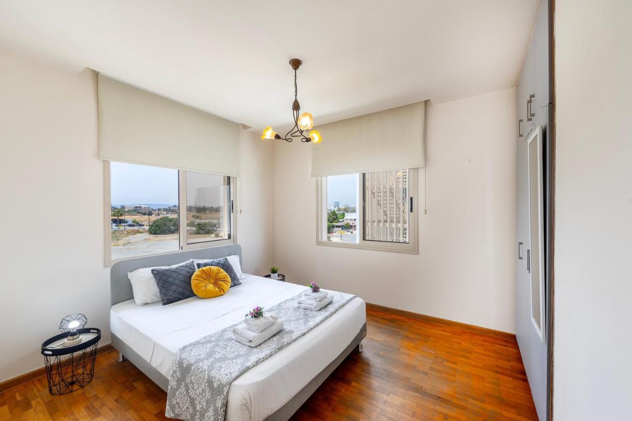 Mackenzie Beachfront Eftyhia Suite Larnaca Bagian luar foto
